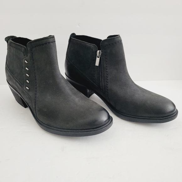 NEW Clarks Leather Ankle Bootie Size 9 - Picture 1 of 8